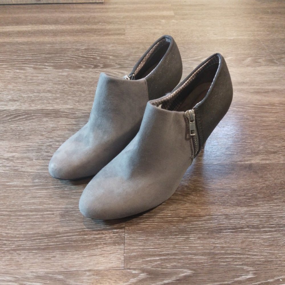 Dex Flex Comfort Side Zip Gray Faux Suede & Dark Shimmer Ankle Boots Size 8 1/2